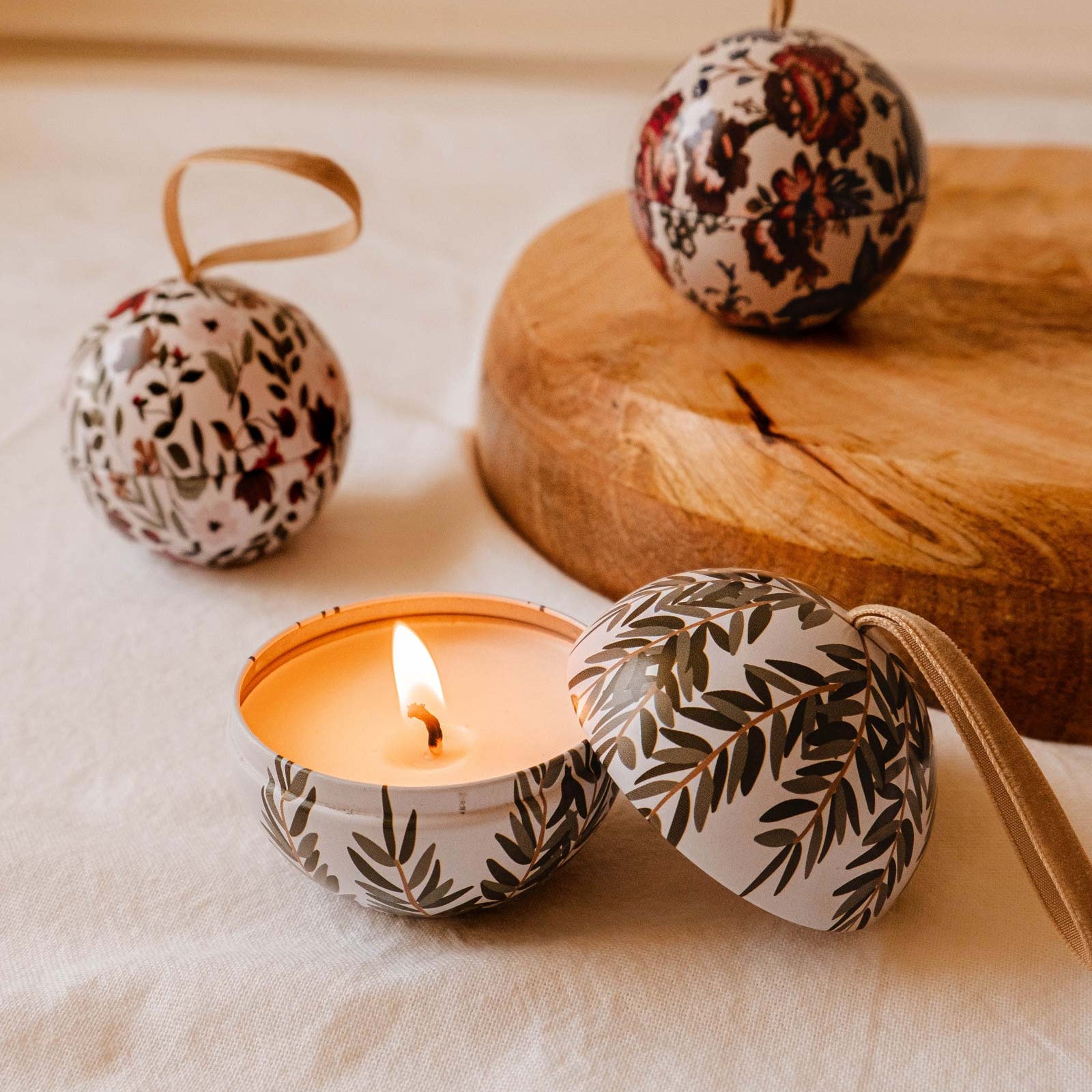 Wintea---Christmas-Ornament-Candle-Mimi-_-August_961380a5-f00c-4a6e-9935-b258c12e33b4.jpg